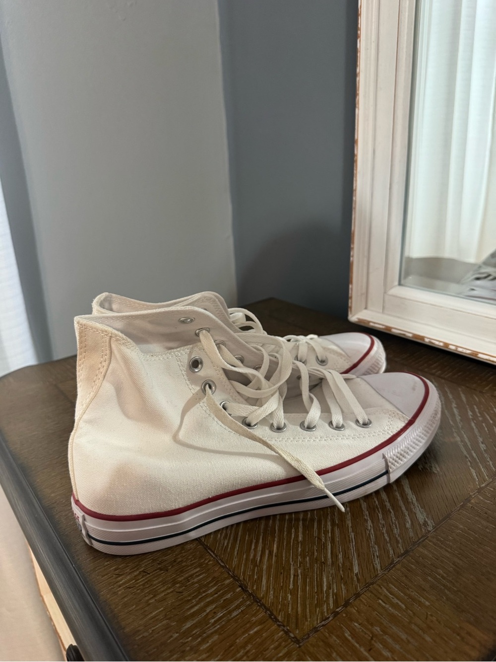 White converse chuck taylor high tops
